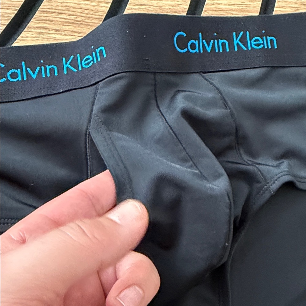 Calvin Klein - Picture 3 of 4